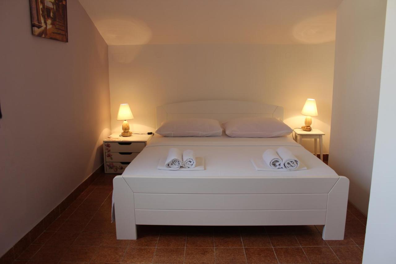 Apartments Petrada Omiš Værelse billede